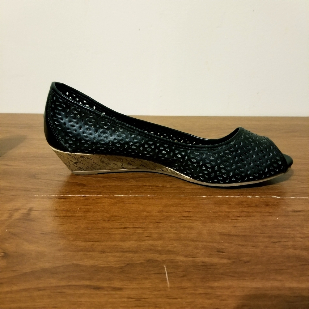 Dexflex by Dexter Black Eyelet Slip on Wedge Cork Heel Sandal Size 7.5 Wide
